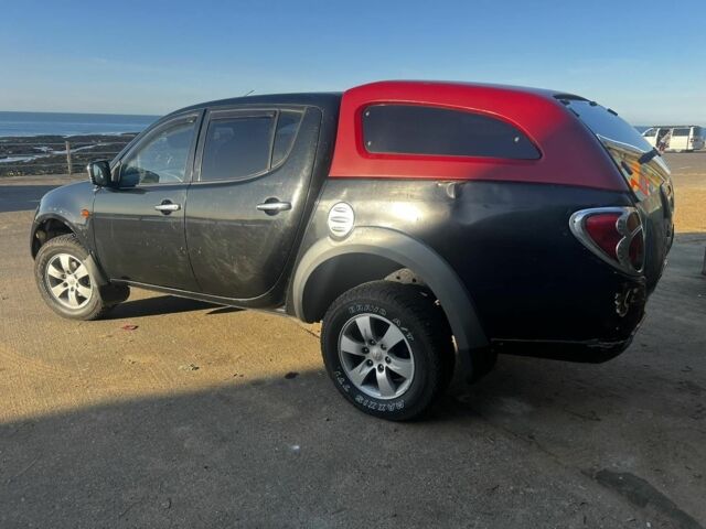 Черный Мицубиси Л 200, объемом двигателя 2 л и пробегом 209 тыс. км за 5803 $, фото 6 на Automoto.ua