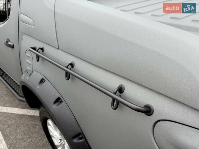 Черный Мицубиси Л 200, объемом двигателя 2.48 л и пробегом 232 тыс. км за 13900 $, фото 31 на Automoto.ua