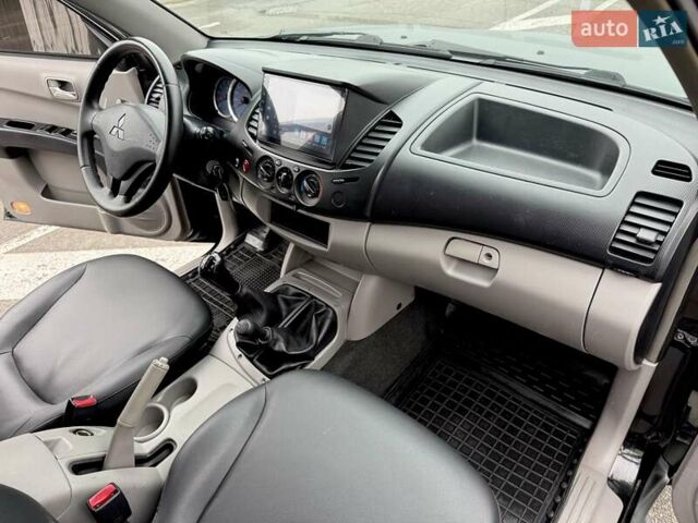 Черный Мицубиси Л 200, объемом двигателя 2.48 л и пробегом 232 тыс. км за 13900 $, фото 43 на Automoto.ua