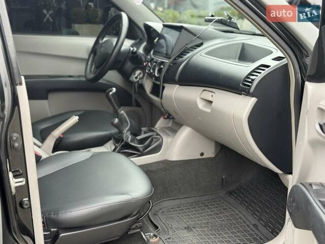 Чорний Міцубісі Л 200, об'ємом двигуна 2.48 л та пробігом 232 тис. км за 14000 $, фото 13 на Automoto.ua