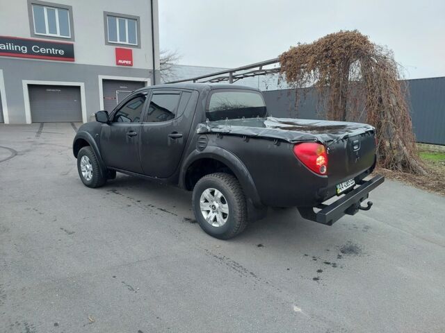 Черный Мицубиси Л 200, объемом двигателя 0 л и пробегом 300 тыс. км за 8000 $, фото 3 на Automoto.ua