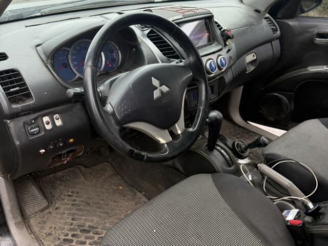 Чорний Міцубісі Л 200, об'ємом двигуна 2.5 л та пробігом 500 тис. км за 9300 $, фото 4 на Automoto.ua