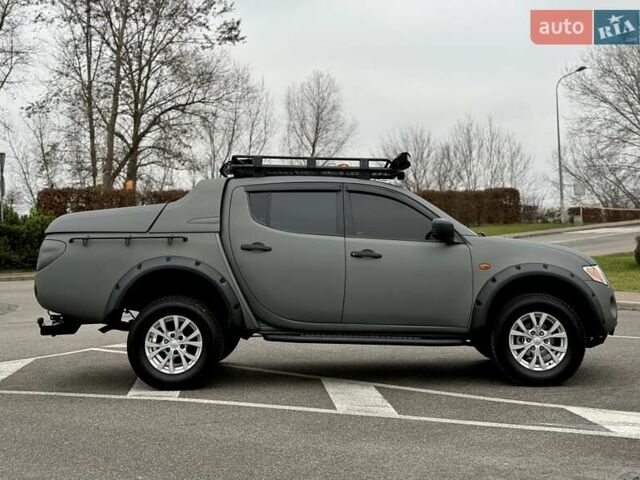 Черный Мицубиси Л 200, объемом двигателя 2.48 л и пробегом 232 тыс. км за 13900 $, фото 18 на Automoto.ua