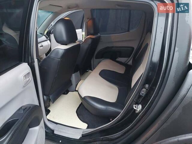 Чорний Міцубісі Л 200, об'ємом двигуна 2.48 л та пробігом 290 тис. км за 9900 $, фото 8 на Automoto.ua