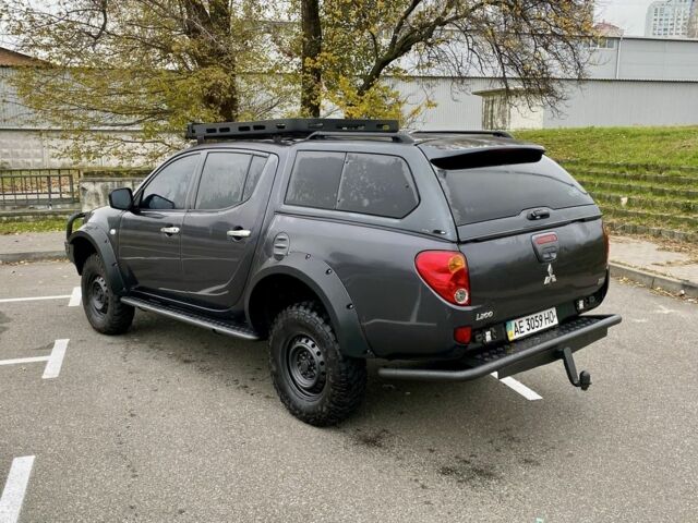 Черный Мицубиси Л 200, объемом двигателя 2.5 л и пробегом 185 тыс. км за 13500 $, фото 3 на Automoto.ua