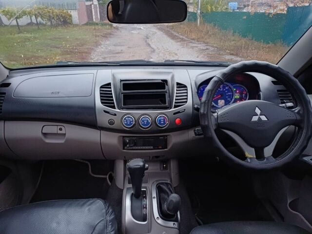 Черный Мицубиси Л 200, объемом двигателя 2.5 л и пробегом 170 тыс. км за 5900 $, фото 9 на Automoto.ua