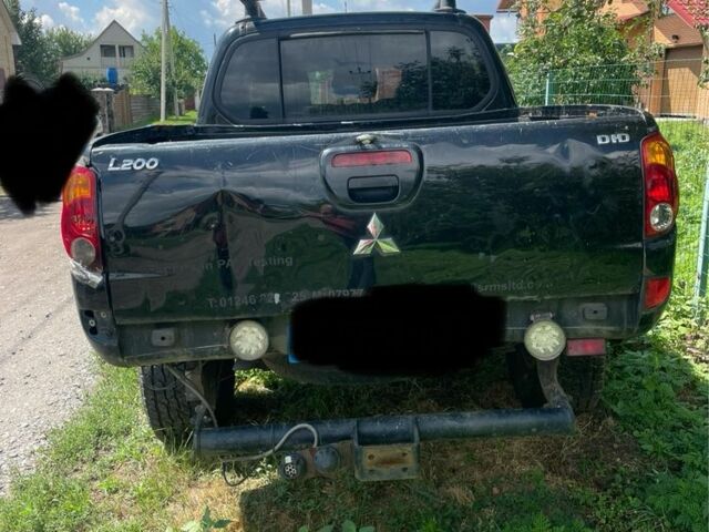 Черный Мицубиси Л 200, объемом двигателя 2.5 л и пробегом 300 тыс. км за 4311 $, фото 2 на Automoto.ua