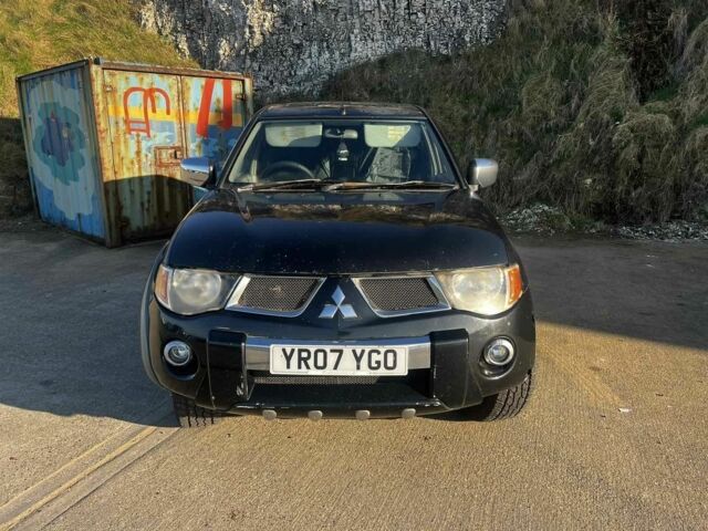 Черный Мицубиси Л 200, объемом двигателя 2 л и пробегом 209 тыс. км за 5803 $, фото 1 на Automoto.ua