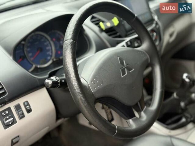 Чорний Міцубісі Л 200, об'ємом двигуна 2.48 л та пробігом 232 тис. км за 14000 $, фото 14 на Automoto.ua