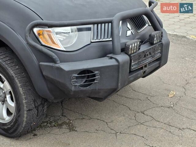 Мицубиси Л 200 2007 в Одессе на Automoto.ua Черный Мицубиси Л 200, объемом двигателя 2.48 л и пробегом 186 тыс. км за 12200 $, фото 11 на Automoto.ua