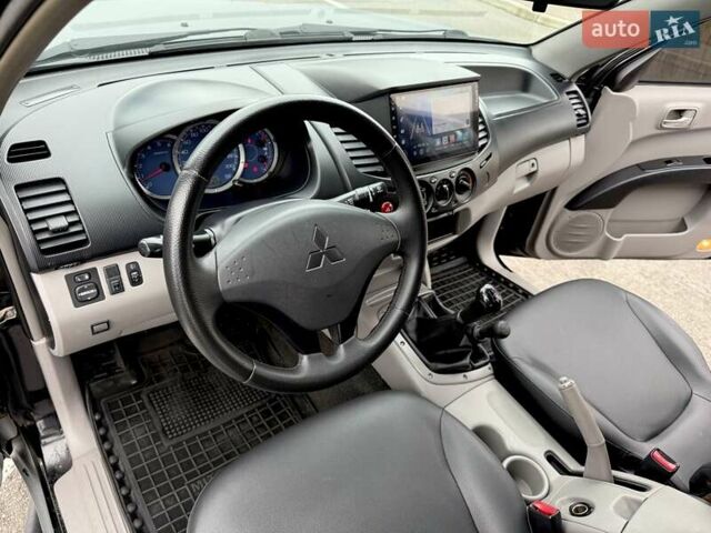 Черный Мицубиси Л 200, объемом двигателя 2.48 л и пробегом 232 тыс. км за 13900 $, фото 60 на Automoto.ua