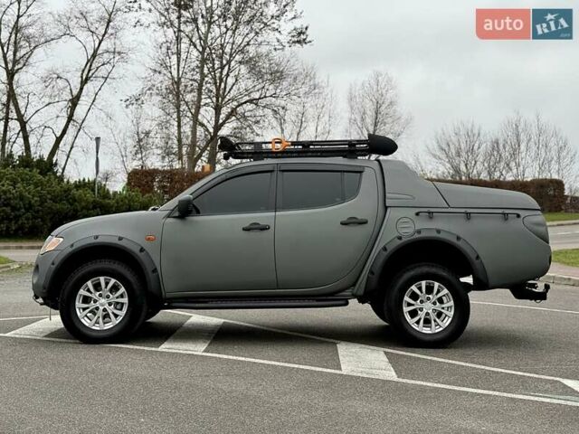 Черный Мицубиси Л 200, объемом двигателя 2.48 л и пробегом 232 тыс. км за 13900 $, фото 5 на Automoto.ua