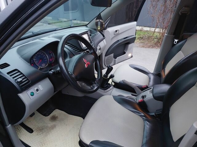 Черный Мицубиси Л 200, объемом двигателя 0 л и пробегом 300 тыс. км за 8000 $, фото 6 на Automoto.ua