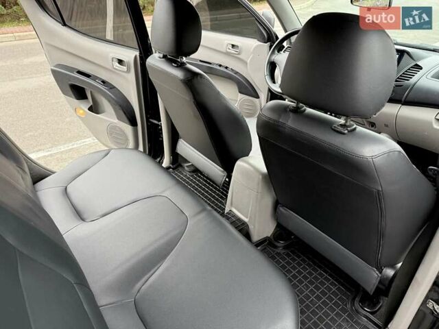 Черный Мицубиси Л 200, объемом двигателя 2.48 л и пробегом 232 тыс. км за 13900 $, фото 48 на Automoto.ua