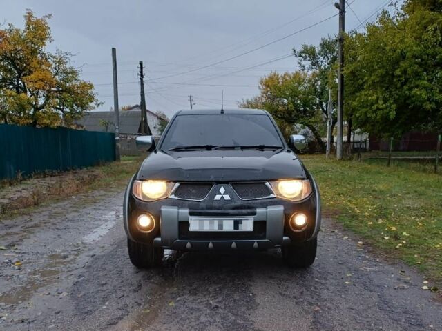 Черный Мицубиси Л 200, объемом двигателя 2.5 л и пробегом 170 тыс. км за 5900 $, фото 1 на Automoto.ua