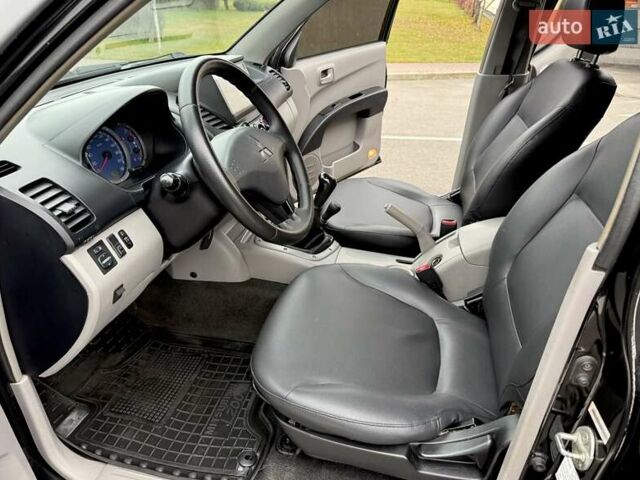 Черный Мицубиси Л 200, объемом двигателя 2.48 л и пробегом 232 тыс. км за 13900 $, фото 56 на Automoto.ua