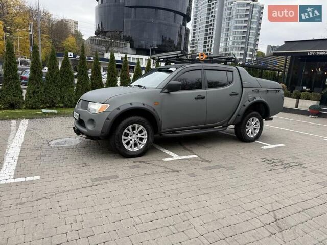 Чорний Міцубісі Л 200, об'ємом двигуна 2.48 л та пробігом 232 тис. км за 14000 $, фото 4 на Automoto.ua