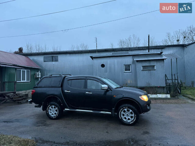 Черный Мицубиси Л 200, объемом двигателя 2.5 л и пробегом 199 тыс. км за 11800 $, фото 2 на Automoto.ua