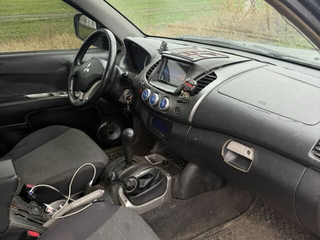 Чорний Міцубісі Л 200, об'ємом двигуна 2.5 л та пробігом 500 тис. км за 9300 $, фото 3 на Automoto.ua