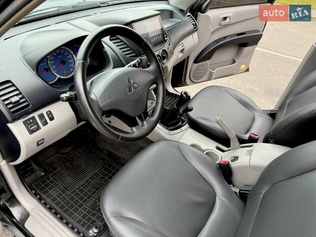 Черный Мицубиси Л 200, объемом двигателя 2.48 л и пробегом 232 тыс. км за 13900 $, фото 58 на Automoto.ua