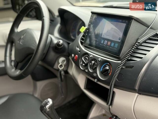 Чорний Міцубісі Л 200, об'ємом двигуна 2.48 л та пробігом 232 тис. км за 14000 $, фото 12 на Automoto.ua