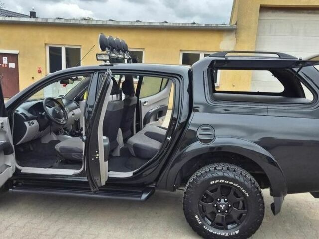 Черный Мицубиси Л 200, объемом двигателя 2.5 л и пробегом 278 тыс. км за 4200 $, фото 3 на Automoto.ua