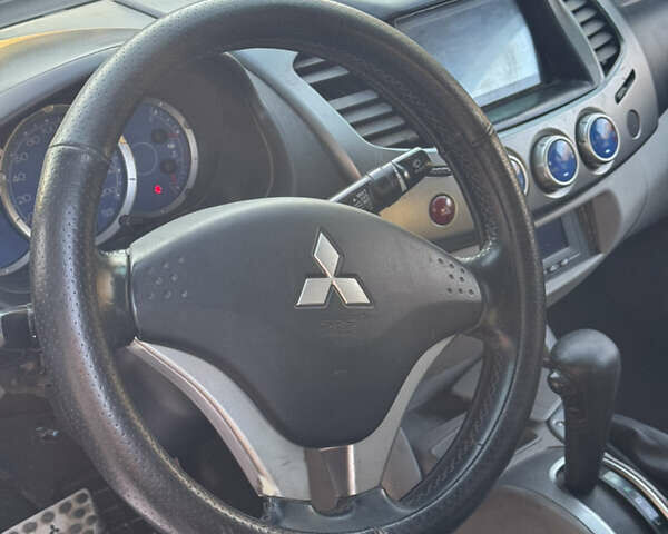 Чорний Міцубісі Л 200, об'ємом двигуна 2.5 л та пробігом 302 тис. км за 10500 $, фото 3 на Automoto.ua