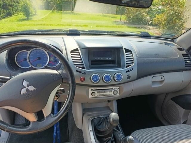 Черный Мицубиси Л 200, объемом двигателя 2.5 л и пробегом 230 тыс. км за 3150 $, фото 6 на Automoto.ua