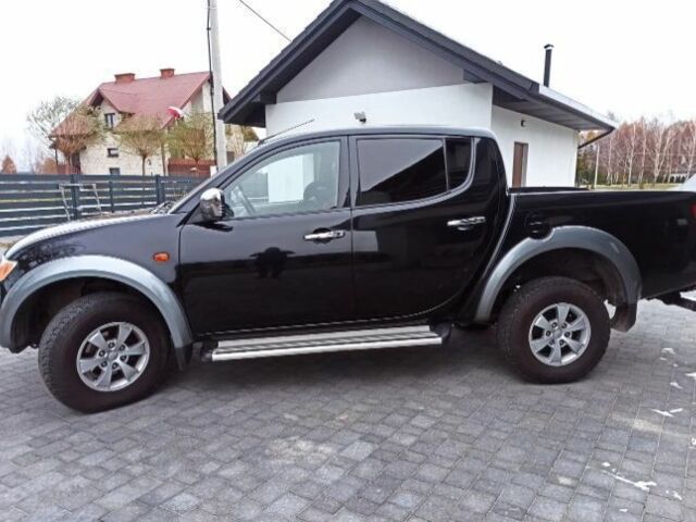 Черный Мицубиси Л 200, объемом двигателя 2.5 л и пробегом 270 тыс. км за 3424 $, фото 4 на Automoto.ua