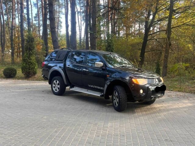 Черный Мицубиси Л 200, объемом двигателя 2.5 л и пробегом 180 тыс. км за 7200 $, фото 5 на Automoto.ua