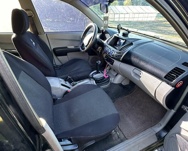 Черный Мицубиси Л 200, объемом двигателя 2.48 л и пробегом 320 тыс. км за 7500 $, фото 9 на Automoto.ua