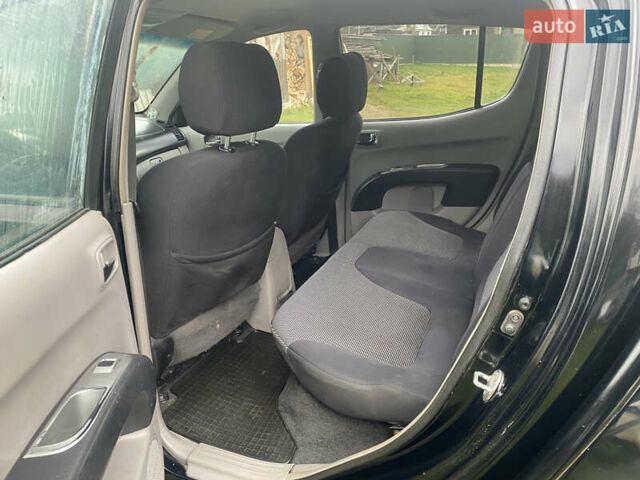 Черный Мицубиси Л 200, объемом двигателя 0 л и пробегом 409 тыс. км за 9500 $, фото 8 на Automoto.ua