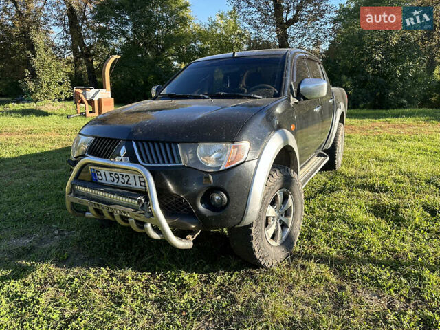 Черный Мицубиси Л 200, объемом двигателя 2.48 л и пробегом 320 тыс. км за 7500 $, фото 1 на Automoto.ua