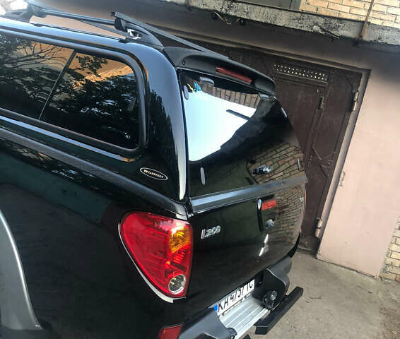 Чорний Міцубісі Л 200, об'ємом двигуна 2.48 л та пробігом 330 тис. км за 11800 $, фото 4 на Automoto.ua