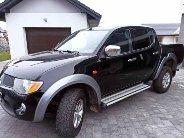 Черный Мицубиси Л 200, объемом двигателя 2.5 л и пробегом 270 тыс. км за 3424 $, фото 3 на Automoto.ua