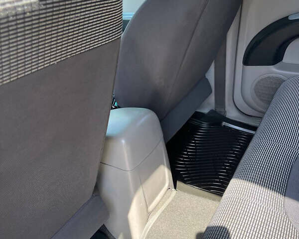 Черный Мицубиси Л 200, объемом двигателя 2.5 л и пробегом 221 тыс. км за 12800 $, фото 11 на Automoto.ua