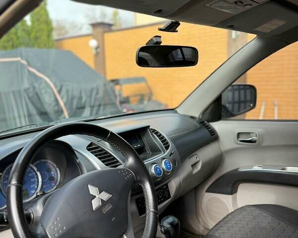 Чорний Міцубісі Л 200, об'ємом двигуна 2.48 л та пробігом 270 тис. км за 12000 $, фото 3 на Automoto.ua