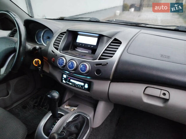 Чорний Міцубісі Л 200, об'ємом двигуна 2.48 л та пробігом 219 тис. км за 10500 $, фото 17 на Automoto.ua