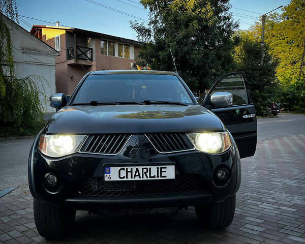 Черный Мицубиси Л 200, объемом двигателя 2.5 л и пробегом 221 тыс. км за 12800 $, фото 3 на Automoto.ua