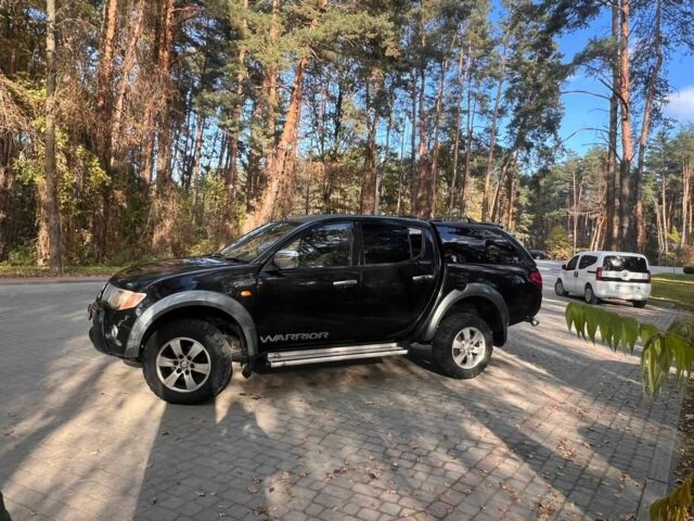 Черный Мицубиси Л 200, объемом двигателя 2.5 л и пробегом 180 тыс. км за 7200 $, фото 3 на Automoto.ua