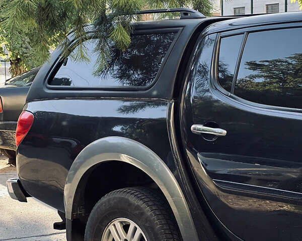 Черный Мицубиси Л 200, объемом двигателя 2.5 л и пробегом 221 тыс. км за 12800 $, фото 1 на Automoto.ua