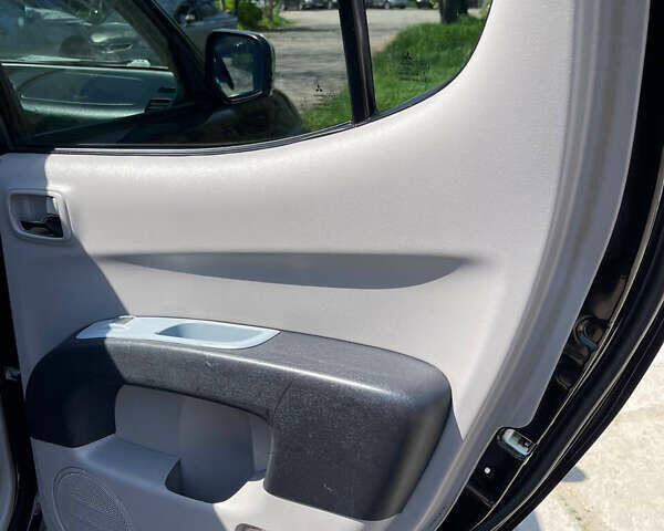 Черный Мицубиси Л 200, объемом двигателя 2.5 л и пробегом 221 тыс. км за 12800 $, фото 23 на Automoto.ua