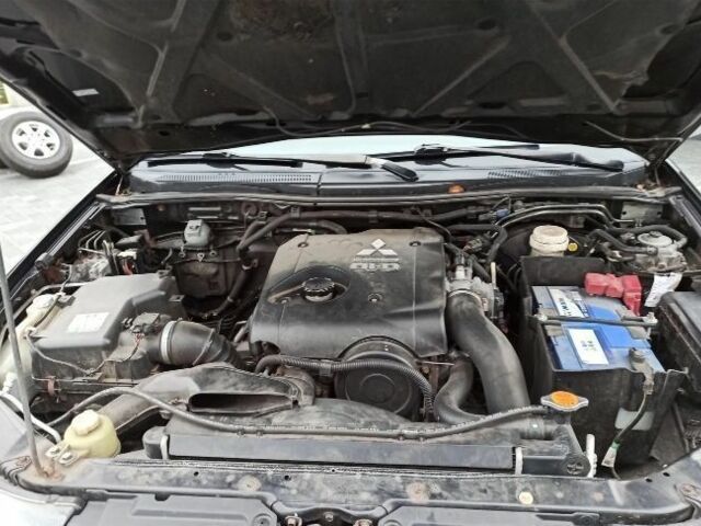 Черный Мицубиси Л 200, объемом двигателя 2.5 л и пробегом 270 тыс. км за 3424 $, фото 7 на Automoto.ua