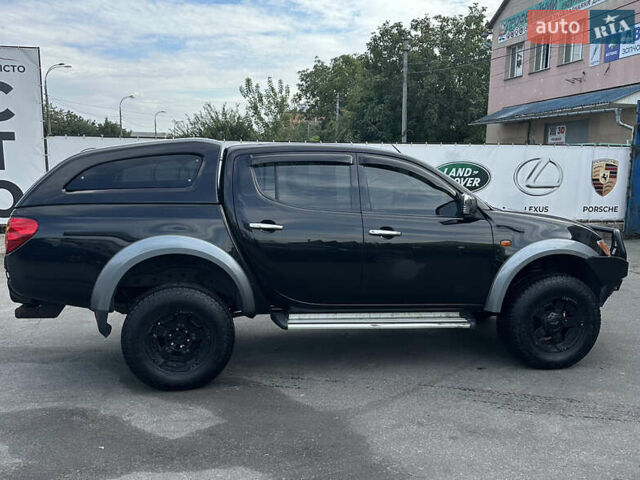 Черный Мицубиси Л 200, объемом двигателя 2.48 л и пробегом 210 тыс. км за 16500 $, фото 3 на Automoto.ua