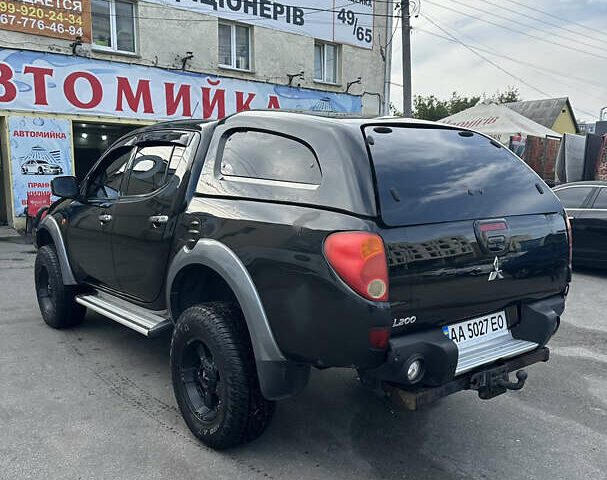 Черный Мицубиси Л 200, объемом двигателя 2.48 л и пробегом 210 тыс. км за 16500 $, фото 5 на Automoto.ua