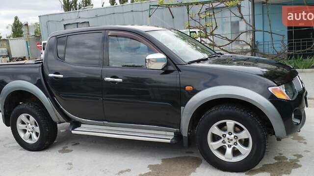 Черный Мицубиси Л 200, объемом двигателя 2.48 л и пробегом 291 тыс. км за 11000 $, фото 4 на Automoto.ua