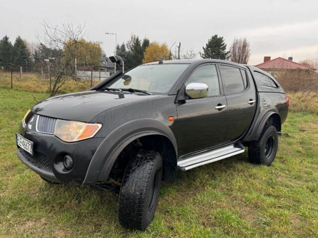 Черный Мицубиси Л 200, объемом двигателя 2.5 л и пробегом 189 тыс. км за 3000 $, фото 2 на Automoto.ua