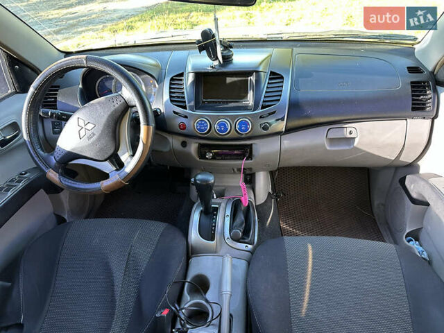 Черный Мицубиси Л 200, объемом двигателя 2.48 л и пробегом 320 тыс. км за 7500 $, фото 7 на Automoto.ua