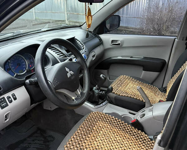 Черный Мицубиси Л 200, объемом двигателя 2.5 л и пробегом 261 тыс. км за 12300 $, фото 18 на Automoto.ua