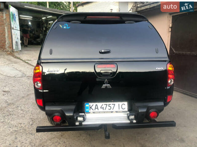 Чорний Міцубісі Л 200, об'ємом двигуна 2.48 л та пробігом 330 тис. км за 11800 $, фото 1 на Automoto.ua